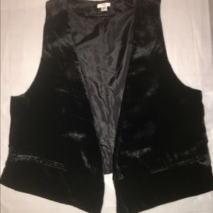 Women’s- Black Rayon Fashion Vest w/ slits on side